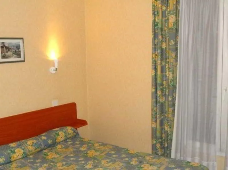 Hotel De La Place Des Alpes Paris