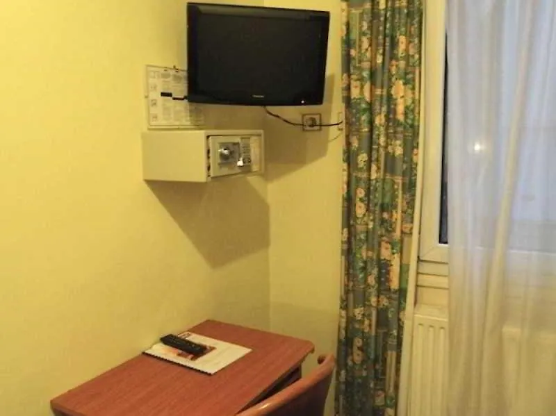 Hotel De La Place Des Alpes Paris