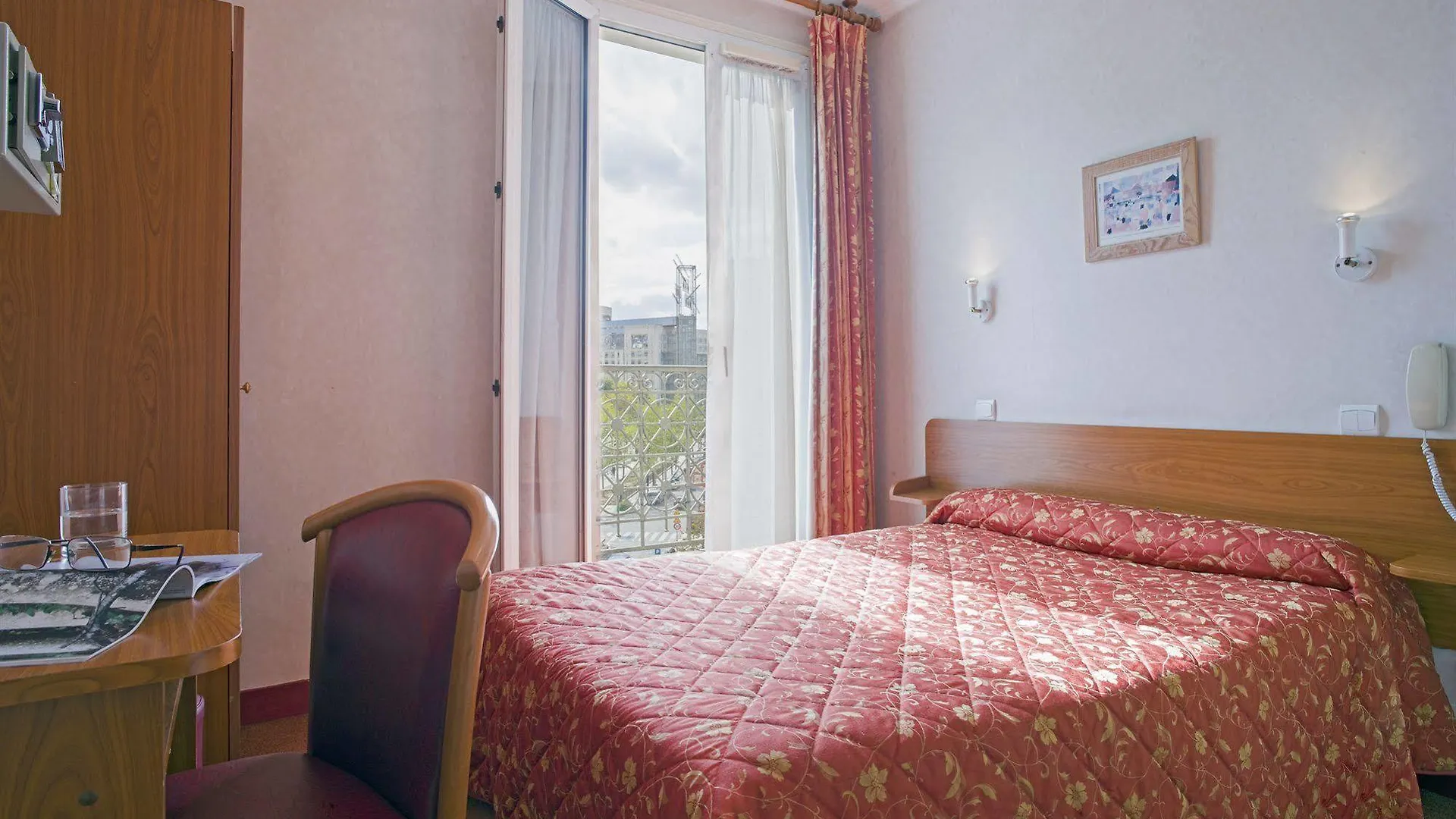 Hotel De La Place Des Alpes Paris
