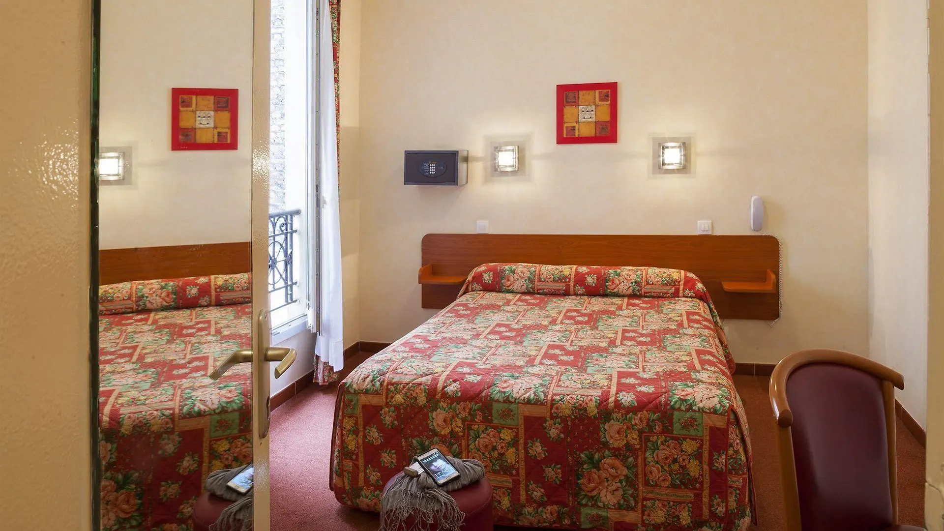 Hotel De La Place Des Alpes Paris